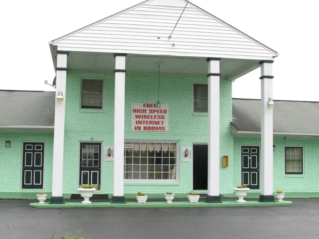 Economy Inn 4